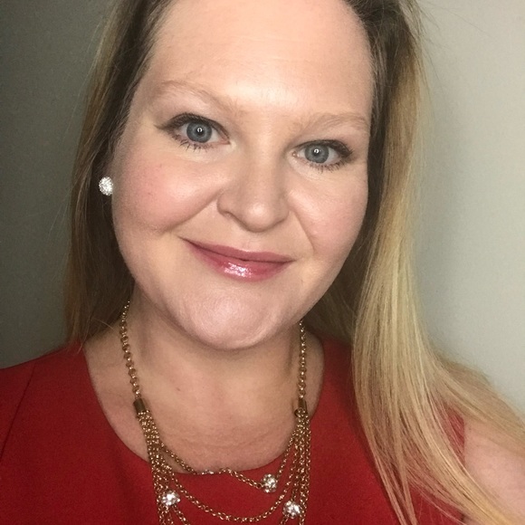 Meet your Posher, Melissa - Picture 3 of 5